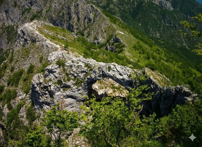 Immagine aerea del monte forato